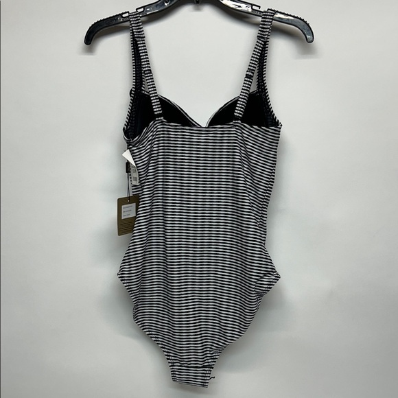 Striped One-Piece Swimsuit nip tuck, swim, size 8, black and white NWT - Picture 4 of 8